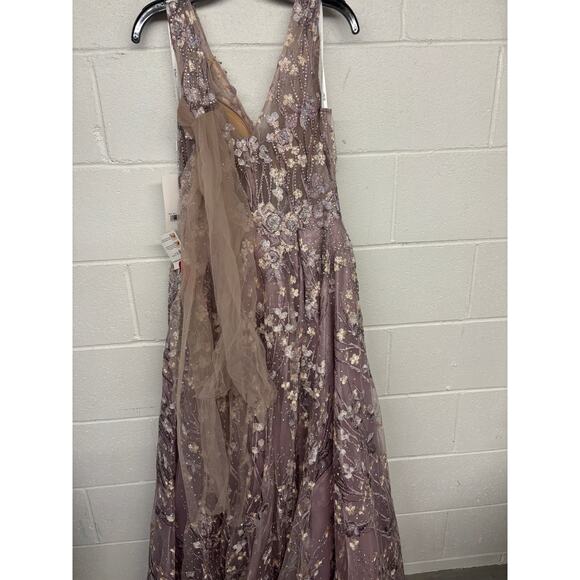 NWT Mac Duggal sz 4Lilac Floral Embroidered Illusion V-Neck Sleeveless Formal - Picture 8 of 9
